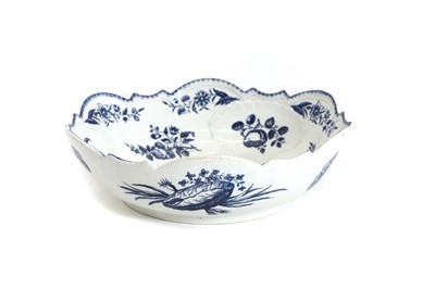 Lot 196 - A First Period Worcester porcelain 'Pine cones' junket bowl