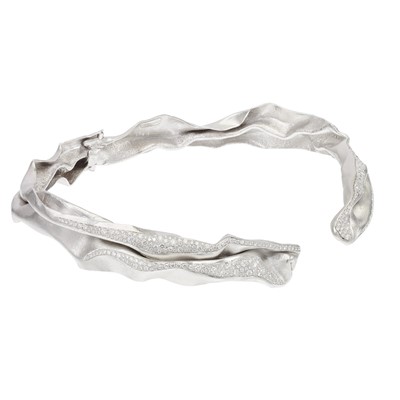 Lot 254 - Ken Bolan and Marinette Domon: a white gold diamond 'Touche de Soie' necklace