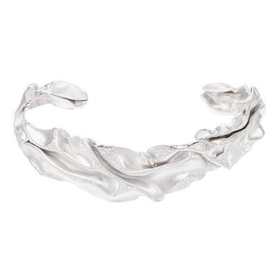 Lot 251 - Ken Bolan and Marinette Domon: a white gold diamond 'Touche de Soie' collar