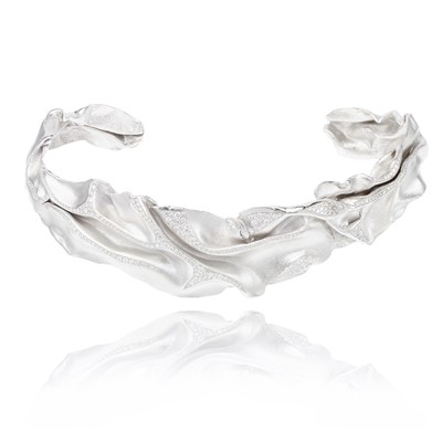 Lot 251 - Ken Bolan and Marinette Domon: a white gold diamond 'Touche de Soie' collar
