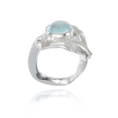 Lot 258 - Ken Bolan and Marinette Domon: a white gold diamond and aquamarine 'Touche de Soie' ring