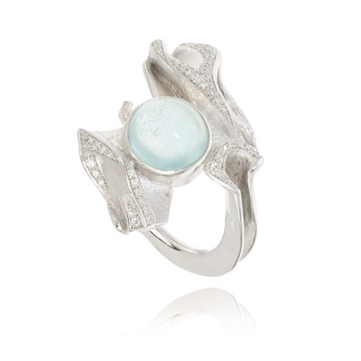 Lot 258 - Ken Bolan and Marinette Domon: a white gold diamond and aquamarine 'Touche de Soie' ring