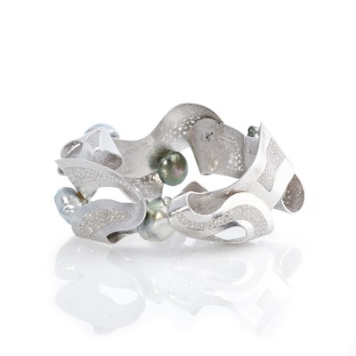 Lot 269 - Ken Bolan and Marinette Domon: a white gold, Tahitian pearl and diamond 'Baroque' bangle