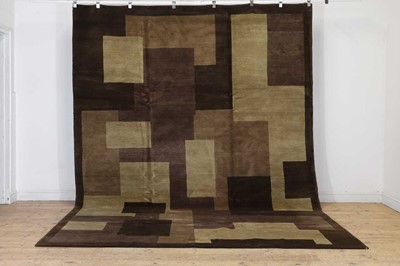 Lot 471 - A contemporary carpet