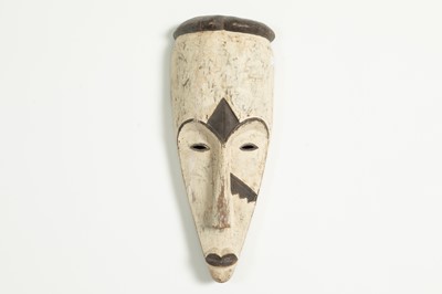 Lot 431 - A painted Ngil-type mask