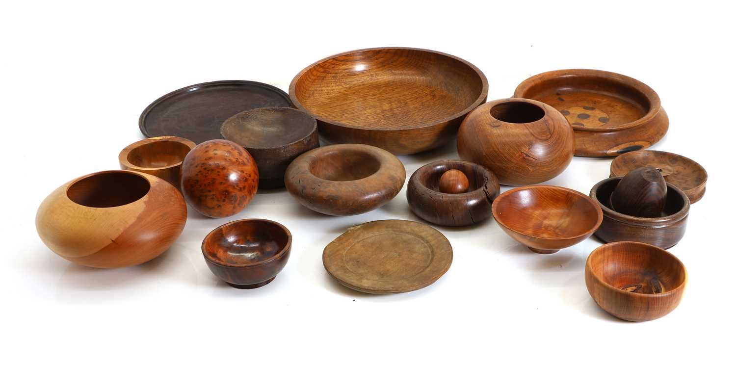 Lot 351 - A collection of turned wood bowls