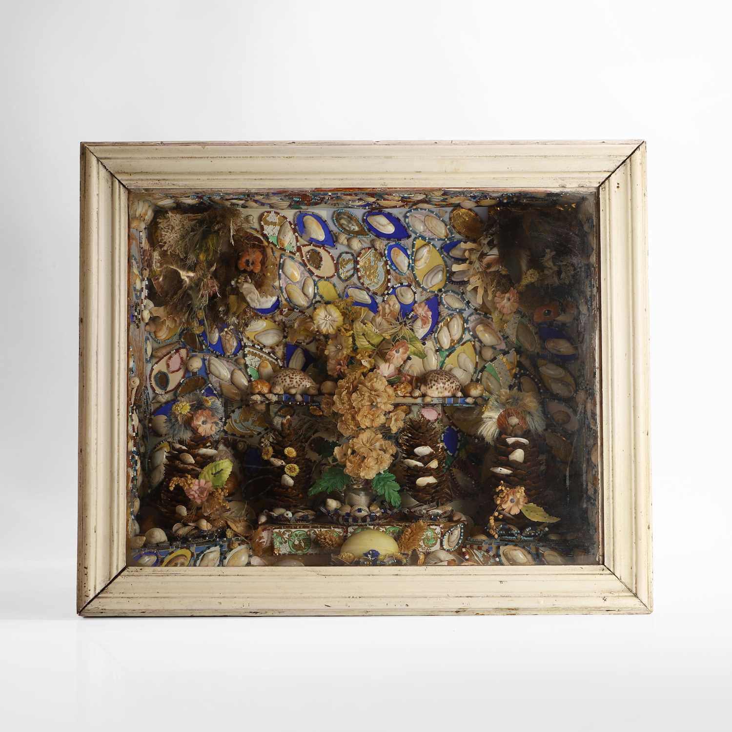Lot 22 - A shell diorama/valentine grotto