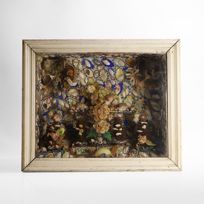 Lot 22 - A shell diorama/valentine grotto