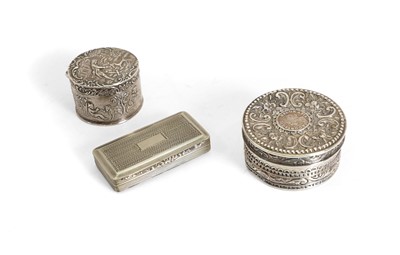 Lot 16 - A silver cylindrical box and cover