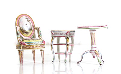 Lot 221 - Dolls house furniture