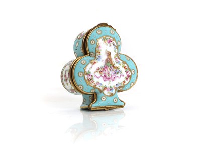 Lot 217 - A Sèvres style box with a hinged cover