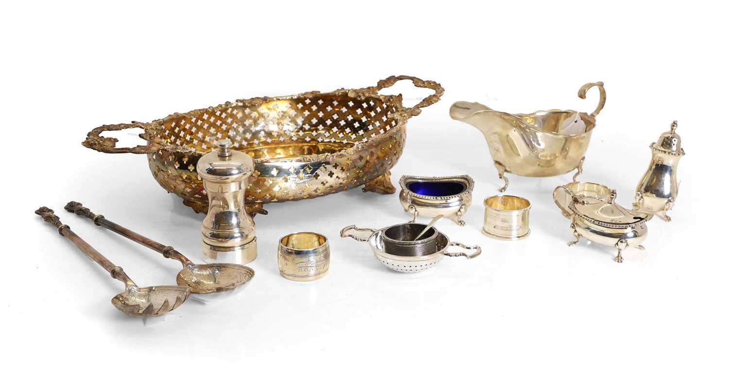 Lot 62 - A silver sauce boat