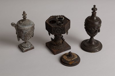Lot 109 - A cast iron inkwell