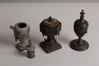 Lot 109 - A cast iron inkwell