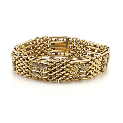 Lot 25 - An Edwardian split pearl gate bracelet