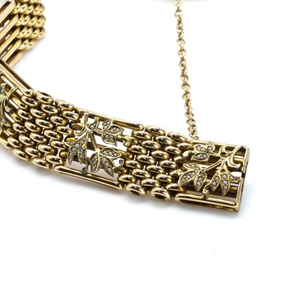 Lot 25 - An Edwardian split pearl gate bracelet