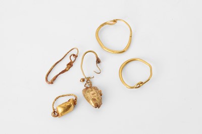 Lot 187 - A group of Roman-style earrings