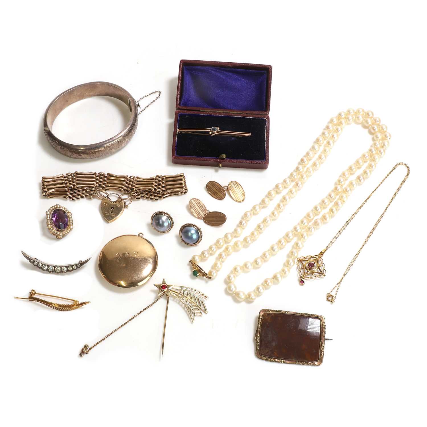 Lot 443 - A collection of gold, silver and costume jewellery