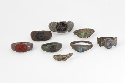 Lot 184 - A collection of ancient and later hardstone rings