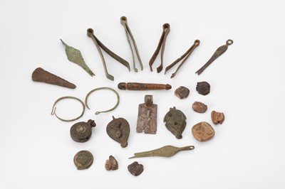 Lot 193 - A collection of small ancient and later metal and ceramic pieces