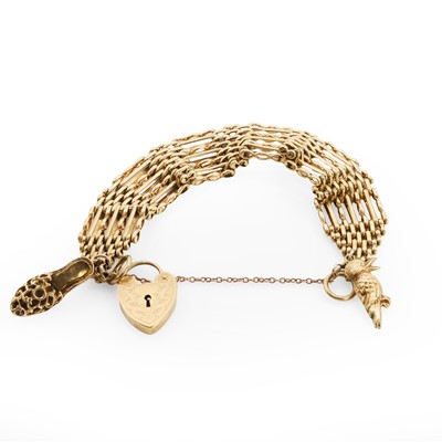 Lot 503 - A 9ct gold gate bracelet