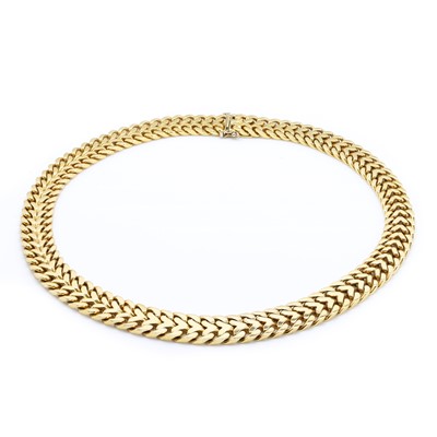 Lot 224 - An 18ct gold collar necklace