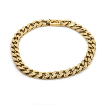 Lot 477 - A 9ct gold curb link bracelet