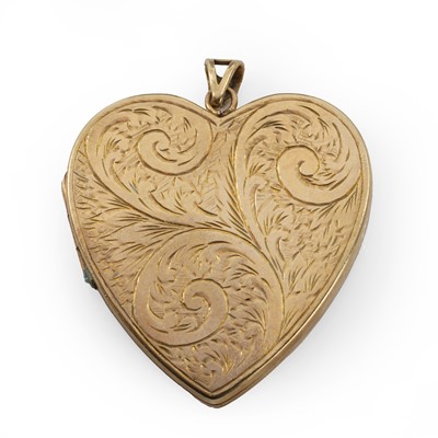 Lot 468 - A 9ct gold heart locket pendant