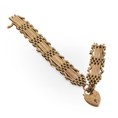 Lot 509 - A gate bracelet