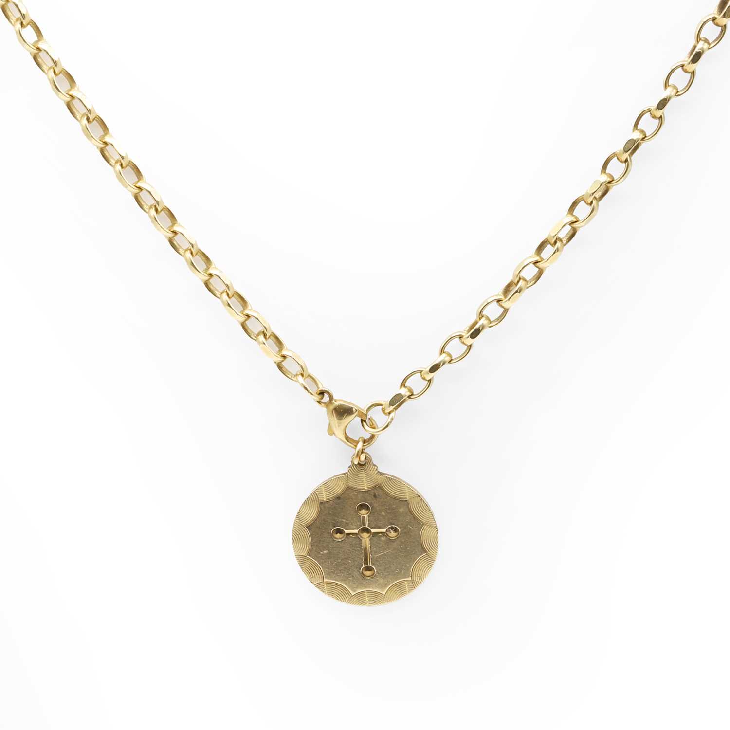 Lot 483 - A 9ct gold faceted belcher link chain
