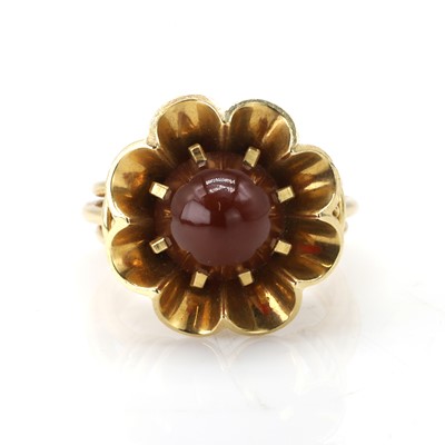 Lot 168 - A 18ct gold carnelian single stone ring