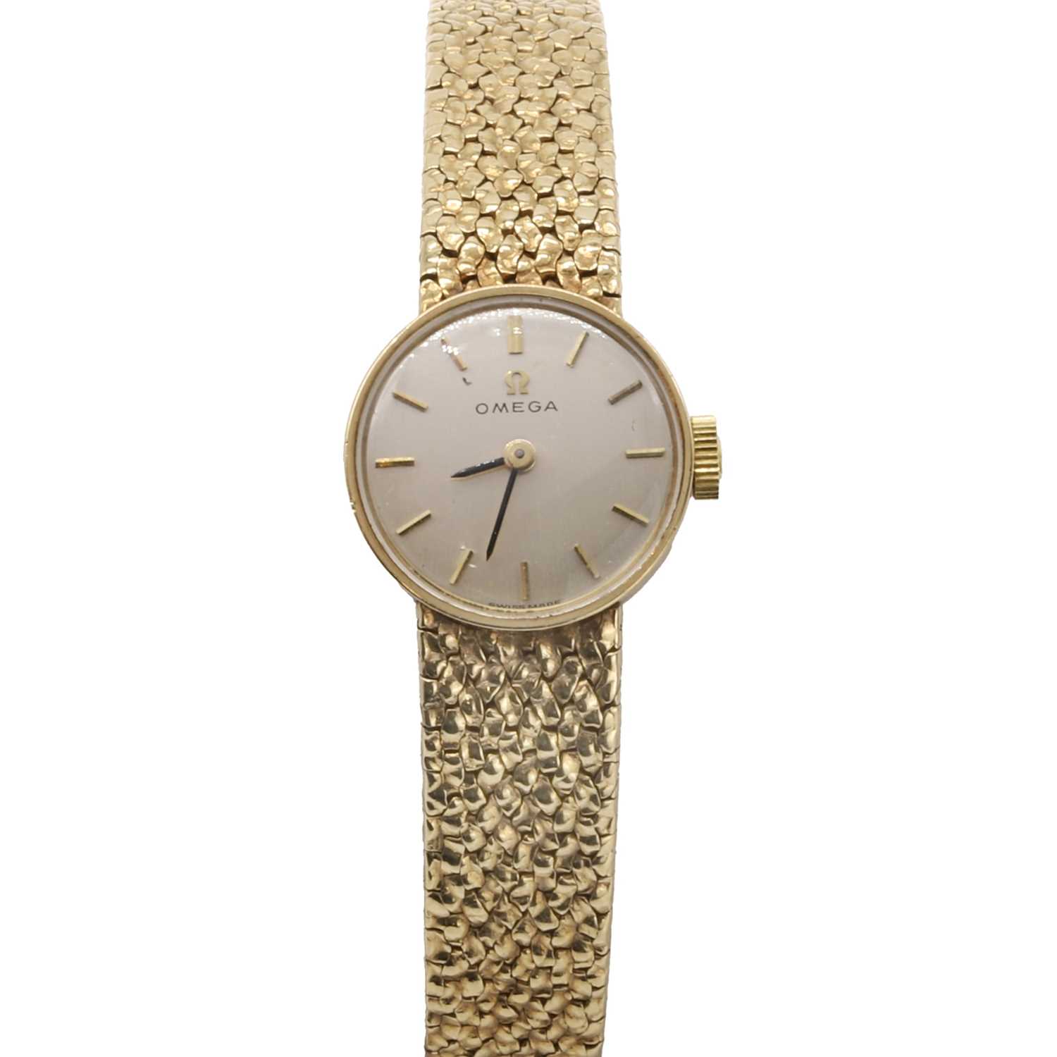 Lot 562 - A ladies' 9ct gold Omega mechanical bracelet watch