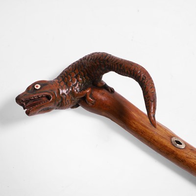 Lot 45 - A carved oak lizard handle cane