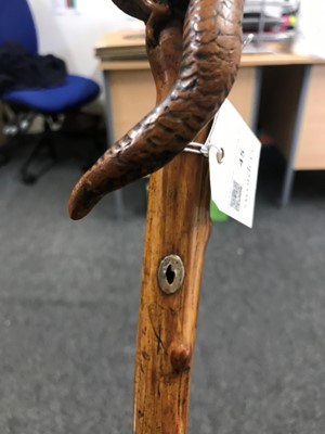 Lot 45 - A carved oak lizard handle cane