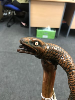 Lot 45 - A carved oak lizard handle cane