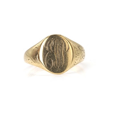 Lot 484 - A 9ct gold signet ring