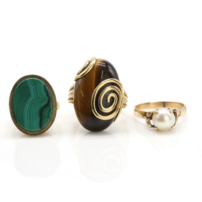 Lot 349 - A group of three gold rings