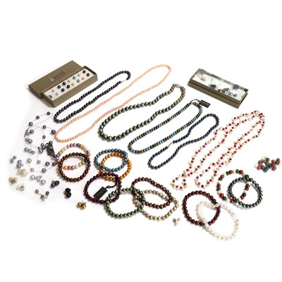 Lot 430 - A collection of cultured pearl jewellery
