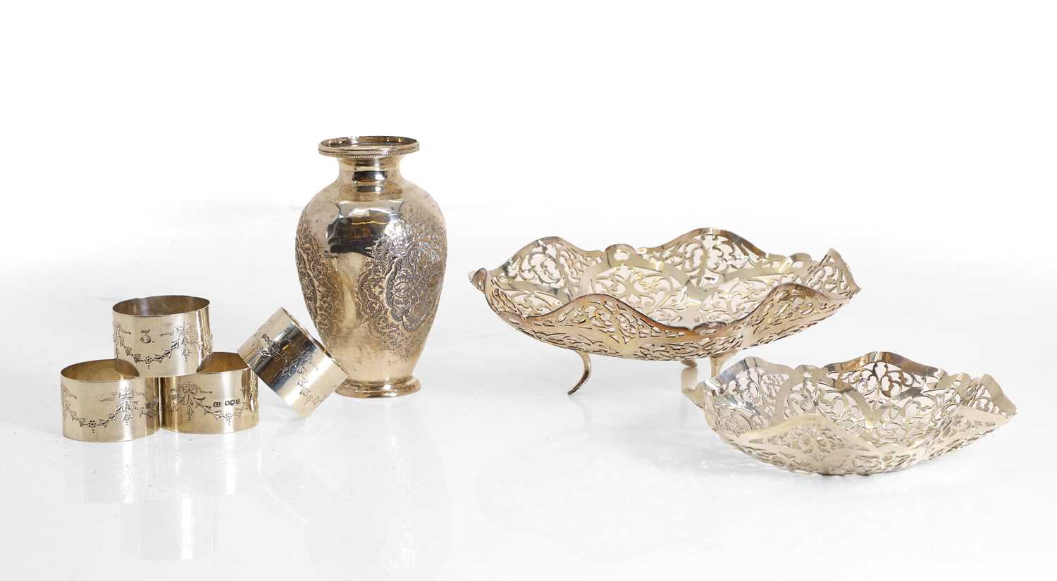Lot 15 - A collection of silver items