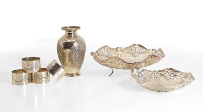 Lot 15 - A collection of silver items