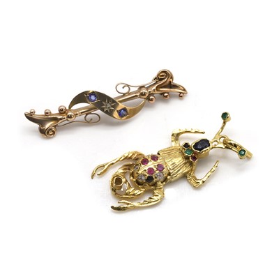 Lot 328 - An Egyptian beetle pendant and an Edwardian 9ct gold brooch