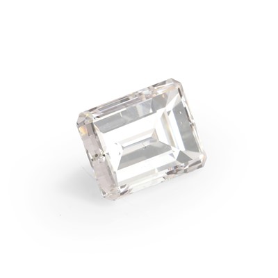 Lot 252 - An unmounted emerald cut diamond