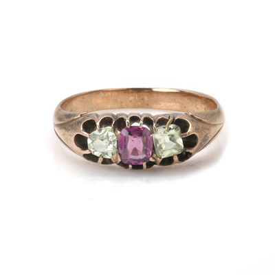 Lot 17 - A late Victorian garnet and sapphire three stone ring