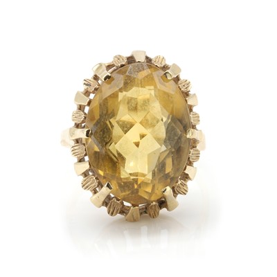 Lot 153 - A 9ct gold citrine single stone ring