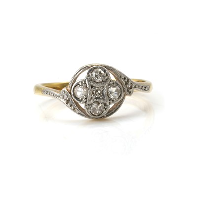 Lot 58 - An early 20th century diamond cluster ring