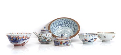 Lot 58 - A collection of Chinese export porcelain