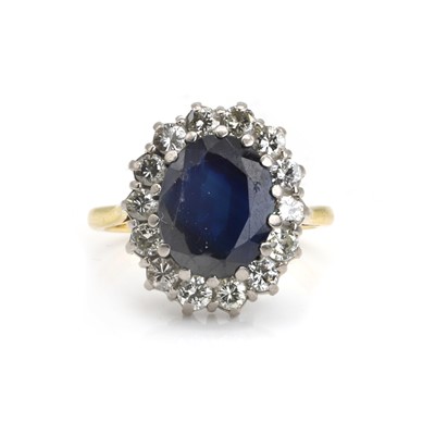 Lot 137 - A sapphire and diamond cluster ring