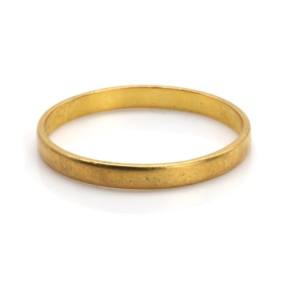 Lot 470 - A 22ct gold band ring