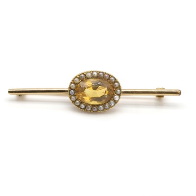 Lot 56 - A citrine and split pearl bar brooch
