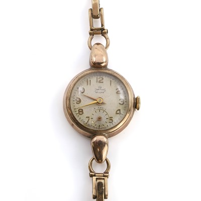 Lot 553 - A 9ct gold Smiths De Luxe mechanical bracelet watch